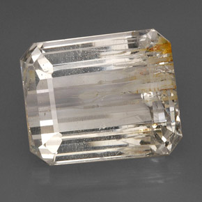 56.77カラットの天然ゴールデンルチルトパーズ（22×18.2 mm・エメラルドカット）
