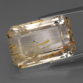 38.84カラットの天然ゴールデンルチルトパーズ（23.1×15.4 mm・エメラルドカット）