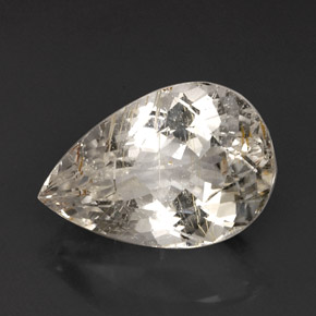 28.45カラットの天然ゴールデンルチルトパーズ（22.4×15.2 mm・透明）