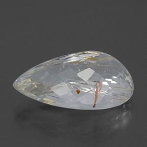 20.84カラットの天然ゴールデンルチルトパーズ（22.1×13.2 mm・洋梨の形）