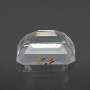6.25カラットの天然ゴールデンルチルトパーズ（11.7×9.3 mm・エメラルドカット）