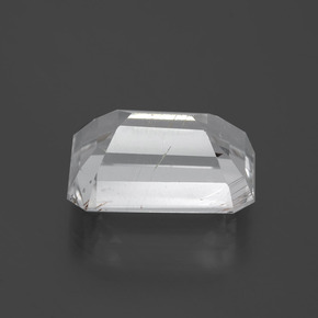 11.14カラットの天然ゴールデンルチルトパーズ（14.6×10.3 mm・エメラルドカット）