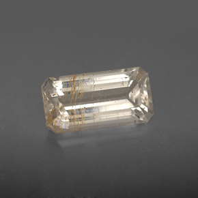 3.66カラットの天然ゴールデンルチルトパーズ（12.2×6.4 mm・エメラルドカット）
