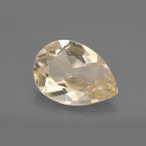4.62カラットの天然ゴールデンルチルトパーズ（13.4×9.5 mm・透明）