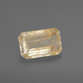 2.69カラットの天然ゴールデンルチルトパーズ（10.2×6.5 mm・透明）