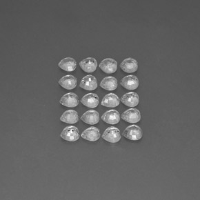 カラットの天然マルチカラーサファイア（4.1×4 mm・ハート型）