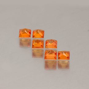 カラットの天然オレンジサファイア（3.2×3.1 mm・四角）