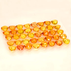 カラットの天然イエローオレンジサファイア（3.7×3.4 mm・トリリアント）