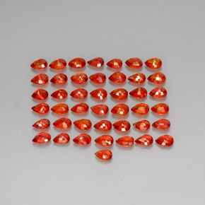 カラットの天然レッドオレンジサファイア（4.1×3.2 mm・洋梨の形）