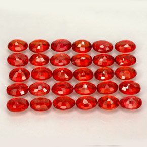 カラットの天然レッドオレンジサファイア（4.1×3.3 mm・オーバルカット）
