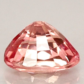 0.50カラットの天然ローズピンクサファイア（5×3.8 mm・オーバルカット）