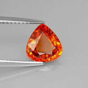 2.12カラットの天然マンダリンオレンジサファイア（8.2×7.7 mm・洋梨の形）