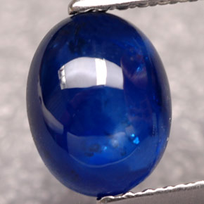 1.83カラットの天然ブルーサファイア（7.8×6.1 mm・透明）