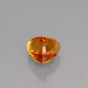 0.98カラットの天然マンダリンオレンジサファイア（5.6×5.1 mm・ファンシーシェイプ）