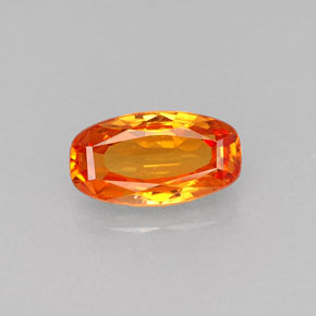 0.90カラットの天然ゴールデンオレンジサファイア（7.4×4.1 mm・クッションカット）
