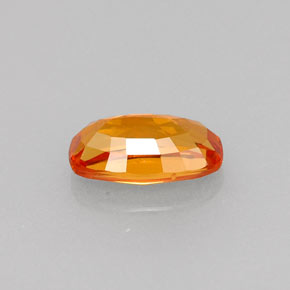 0.90カラットの天然ゴールデンオレンジサファイア（7.4×4.1 mm・クッションカット）