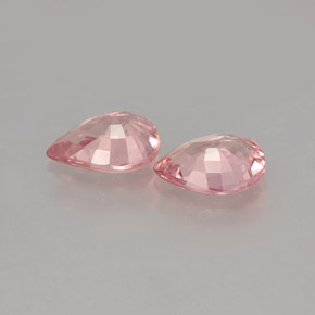 カラットの天然ライトピンクサファイア（7×5 mm・洋梨の形）