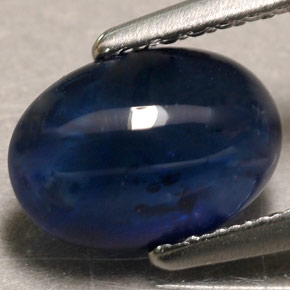 1.90カラットの天然ブルーサファイア（8.3×5.8 mm・透明）