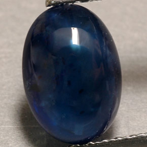 1.90カラットの天然ブルーサファイア（8.3×5.8 mm・透明）