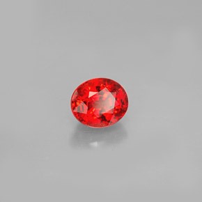 0.99カラットの天然レッドオレンジサファイア（5.9×5 mm・オーバルカット）