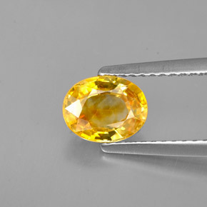 1.33カラットの天然ゴールデンイエローサファイア（7.2×5.6 mm・オーバルカット）