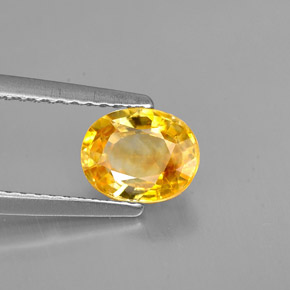 1.33カラットの天然ゴールデンイエローサファイア（7.2×5.6 mm・オーバルカット）