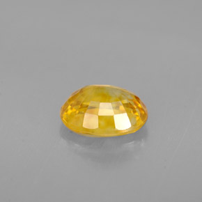 1.33カラットの天然ゴールデンイエローサファイア（7.2×5.6 mm・オーバルカット）