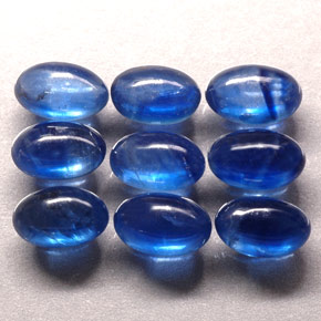 カラットの天然ブルーサファイア（5×3.3 mm・透明）