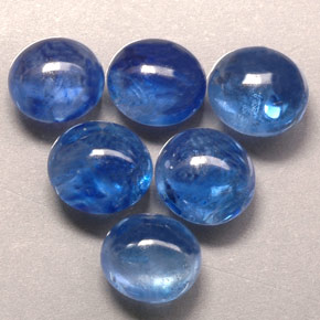 カラットの天然ブルーサファイア（6.7×5.9 mm・透明）
