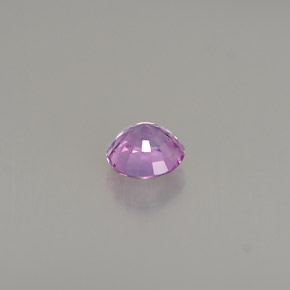 0.52カラットの天然ピンクがかった紫サファイア（4.57 mm・ラウンドカット）
