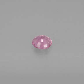 0.54カラットの天然バイオレットピンクサファイア（4.88 mm・ラウンドカット）