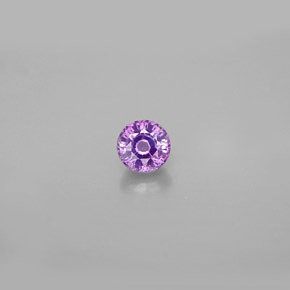 0.47カラットの天然ピンクがかった紫サファイア（4.21 mm・ラウンドカット）