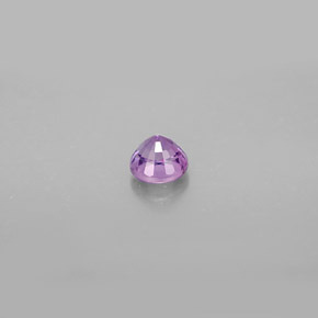 0.47カラットの天然ピンクがかった紫サファイア（4.21 mm・ラウンドカット）