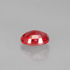 1.14カラットの天然レッドオレンジサファイア（6.8×5 mm・オーバルカット）