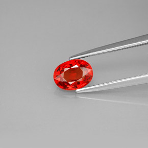 0.99カラットの天然赤みがかったオレンジサファイア（6.6×4.9 mm・オーバルカット）
