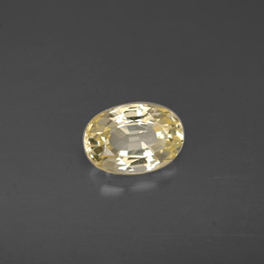 0.71カラットの天然イエローサファイア（6.1×4.2 mm・オーバルカット）
