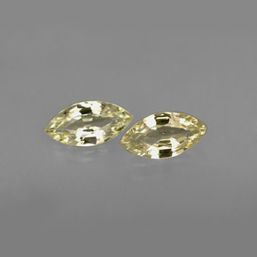 カラットの天然ゴールデンイエローサファイア（8.1×4.1 mm・マーキス）