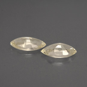 カラットの天然ライトイエローサファイア（8×4.1 mm・マーキス）