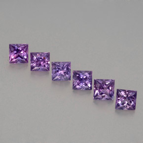カラットの天然ピンクがかった紫サファイア（3×3 mm・四角）
