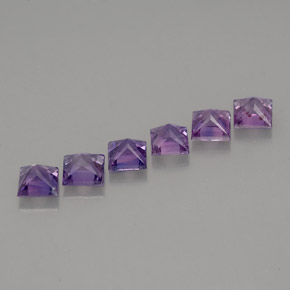 カラットの天然ピンクがかった紫サファイア（3×3 mm・四角）
