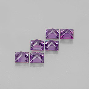 カラットの天然ピンクがかった紫サファイア（3×2.9 mm・四角）