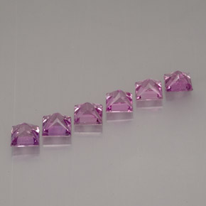 カラットの天然ピンクがかった紫サファイア（2.8×2.8 mm・四角）