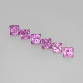 カラットの天然ピンクがかった紫サファイア（3×3 mm・四角）