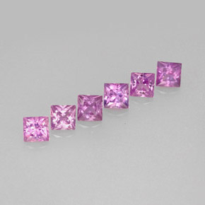 カラットの天然ピンクがかった紫サファイア（3×3 mm・四角）