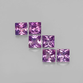 カラットの天然ピンクがかった紫サファイア（3×3 mm・四角）