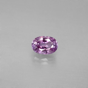 0.77カラットの天然バイオレットサファイア（6.1×4.3 mm・オーバルカット）
