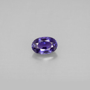 0.65カラットの天然ブルーバイオレットサファイア（6.1×4.1 mm・オーバルカット）