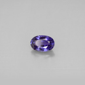 0.65カラットの天然ブルーバイオレットサファイア（6.1×4.1 mm・オーバルカット）