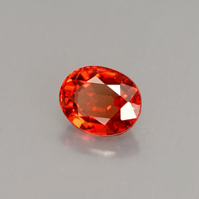 0.90カラットの天然マンダリンオレンジサファイア（6.1×5 mm・オーバルカット）