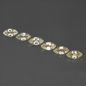 カラットの天然イエローサファイア（8×4.1 mm・マーキス）